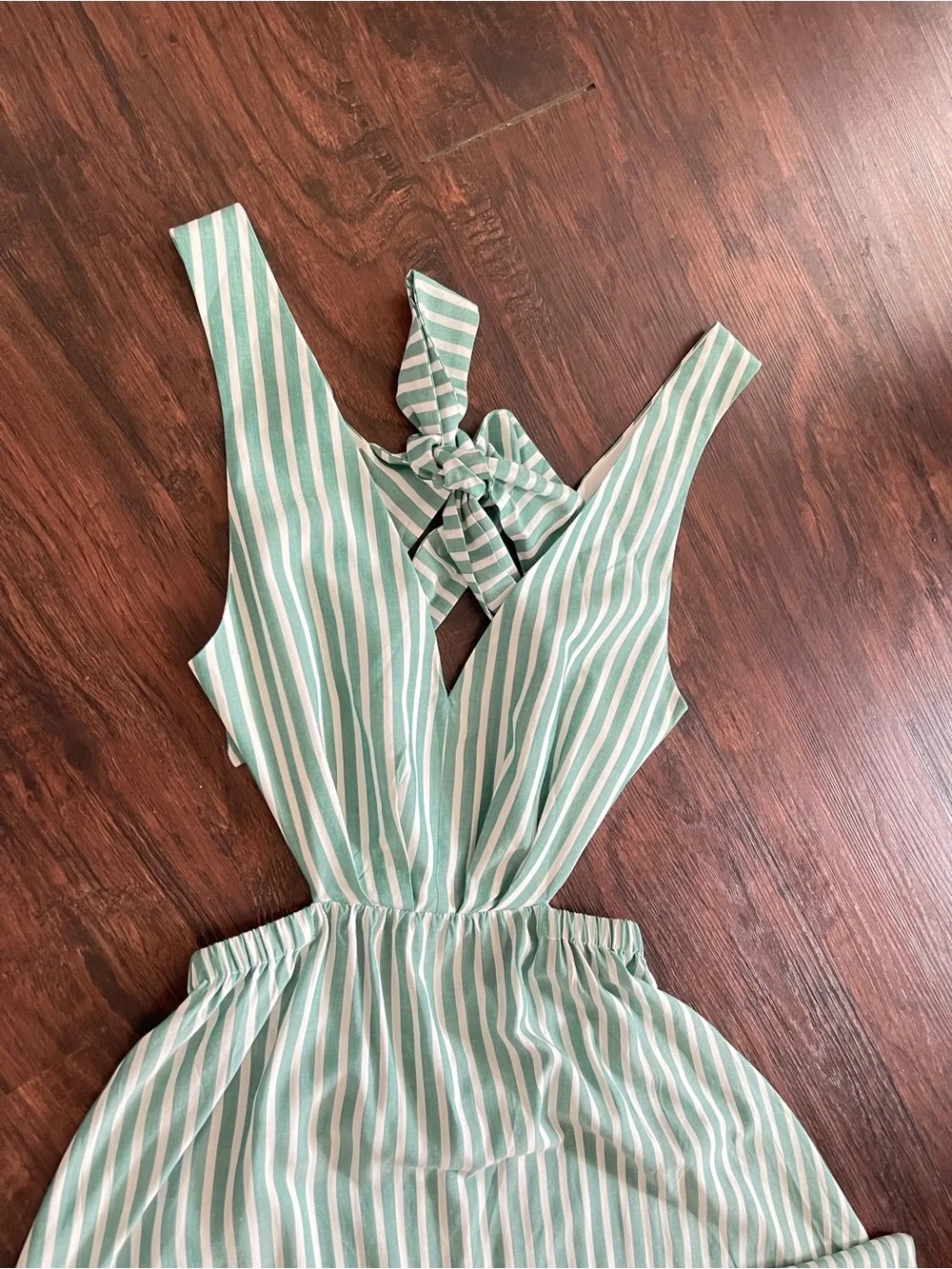 Cupshe Aileen Green & White Striped V-Neck, Back Tied High-Low Midi Dress Small